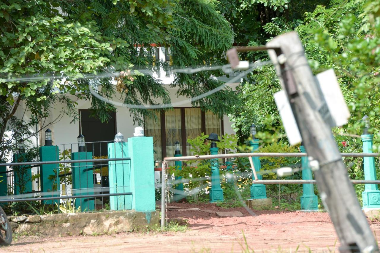 Spice Village Hotel & Restaurant Habarana Esterno foto
