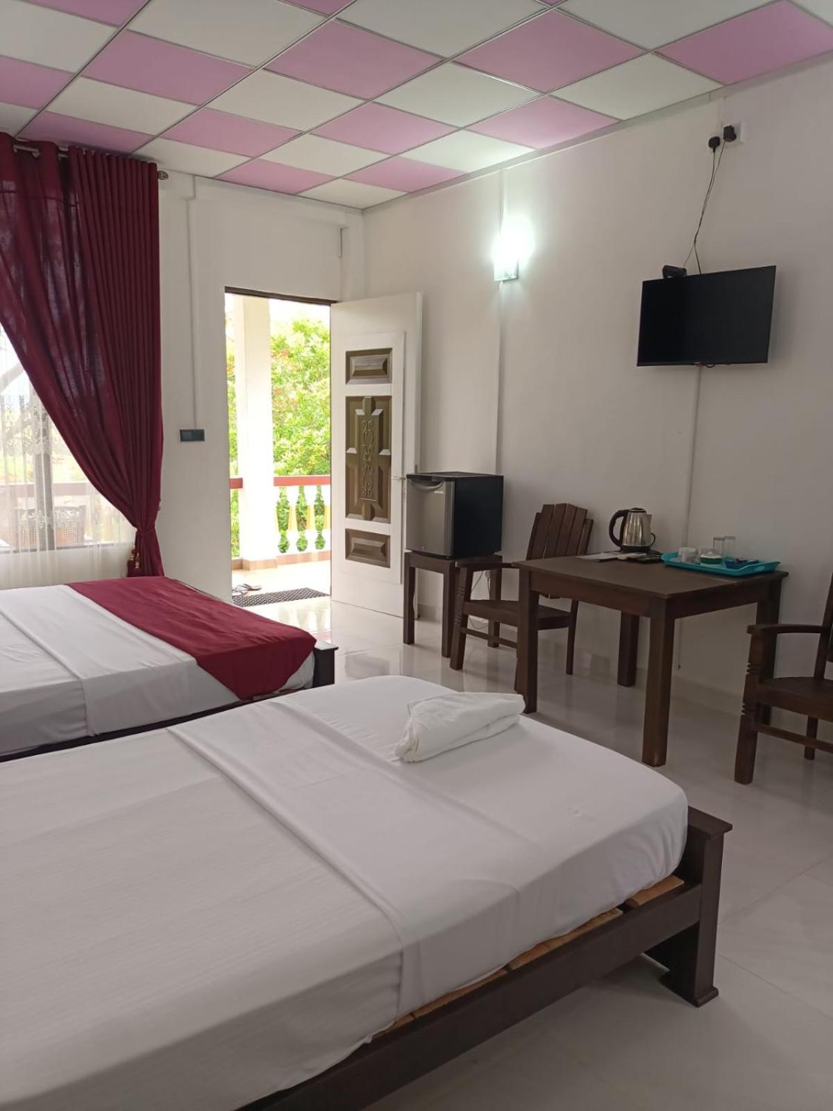Spice Village Hotel & Restaurant Habarana Esterno foto